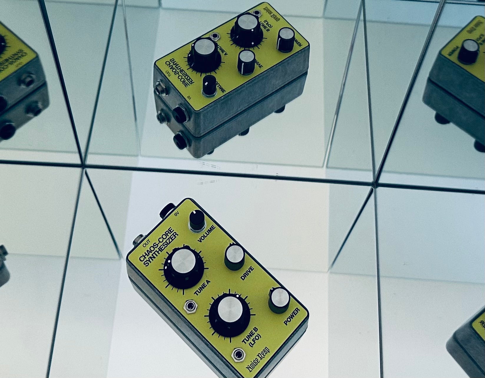 NOISE REAP CHAOS-CORE SYNTHESIZER